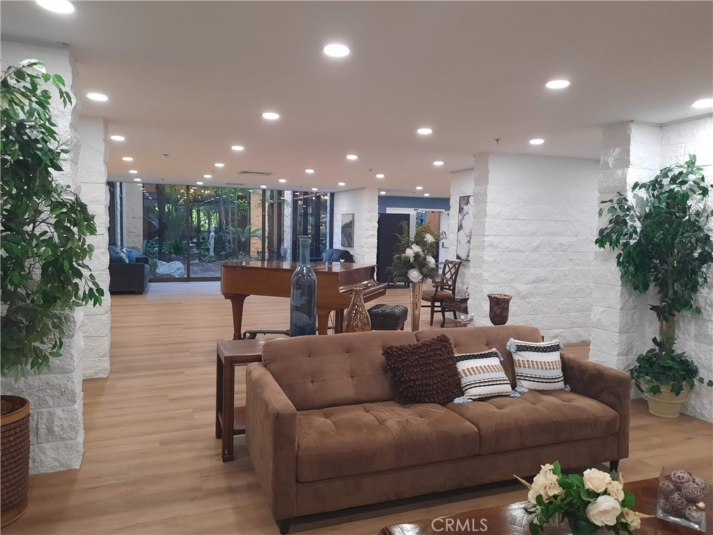 MLS #OC25255883 image #9