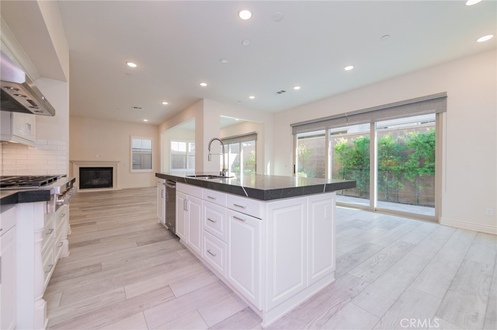 MLS #OC25255909 image #16