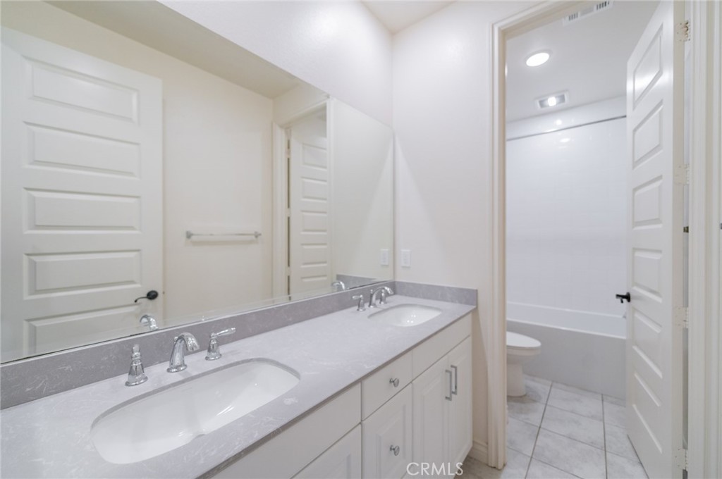 MLS #OC25255909 image #24