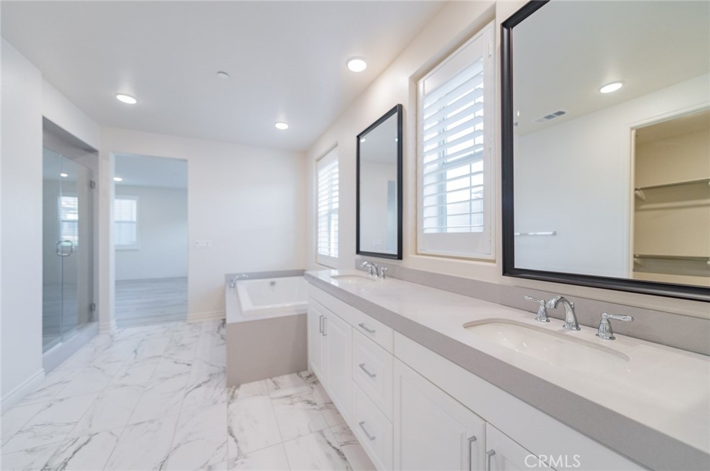 MLS #OC25255909 image #31