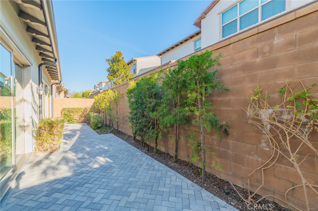 MLS #OC25255909 image #35