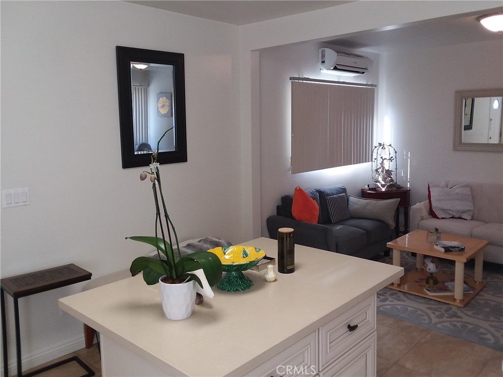 MLS #OC25255921 image #1