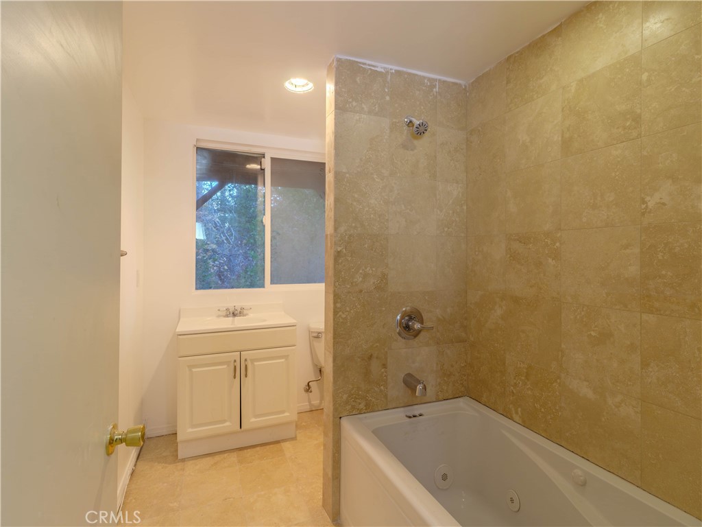 MLS #OC25255931 image #16