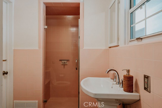 MLS #OC25255946 image #21