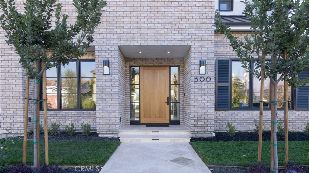 MLS #OC25255988 image #1