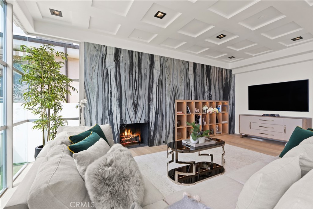 MLS #OC25255989 image #17