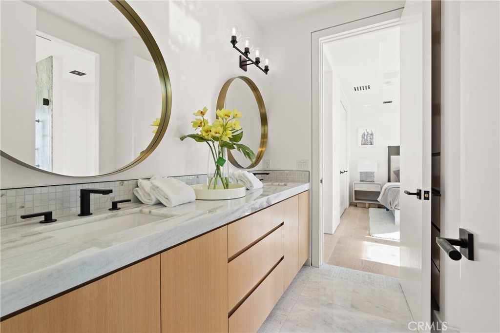 MLS #OC25255989 image #26