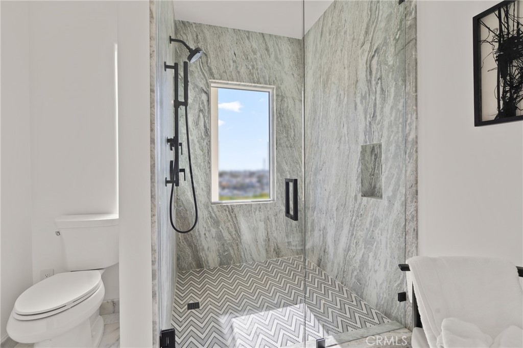 MLS #OC25255989 image #29