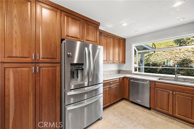 MLS #OC25256020 image #2