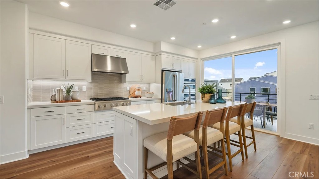 MLS #OC25256087 image #0