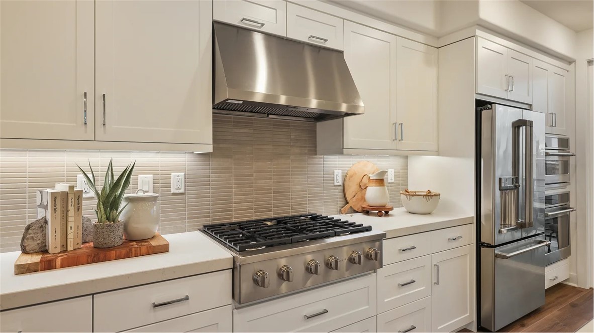 MLS #OC25256087 image #1