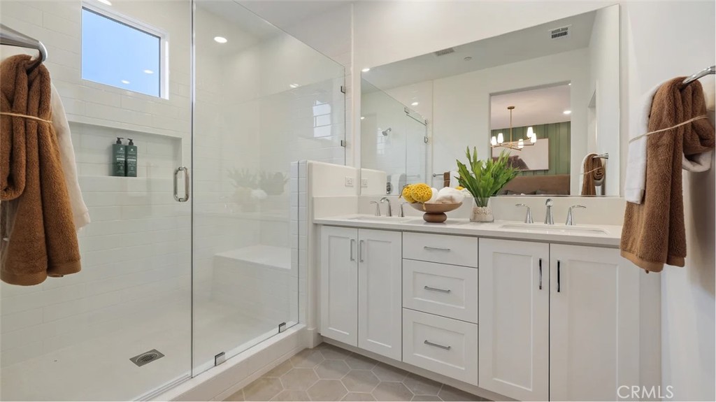 MLS #OC25256087 image #13