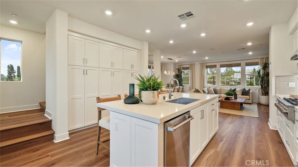 MLS #OC25256087 image #2