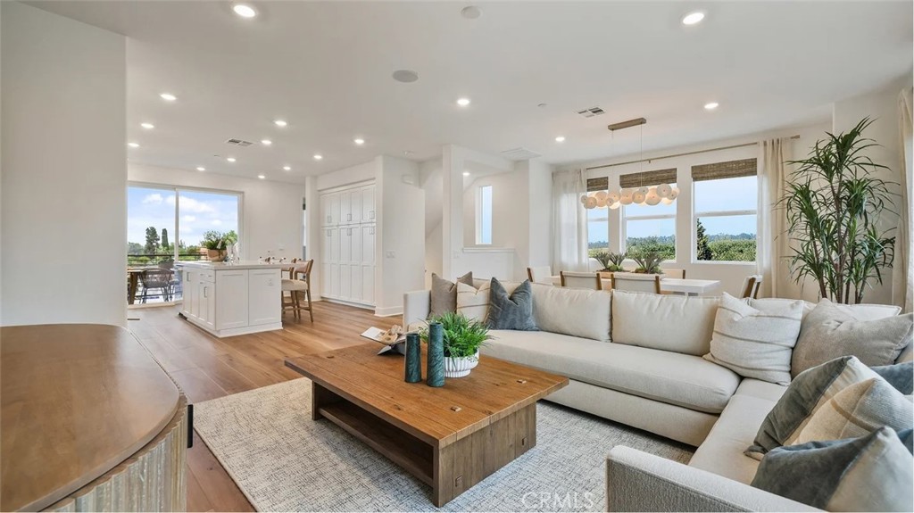 MLS #OC25256087 image #4