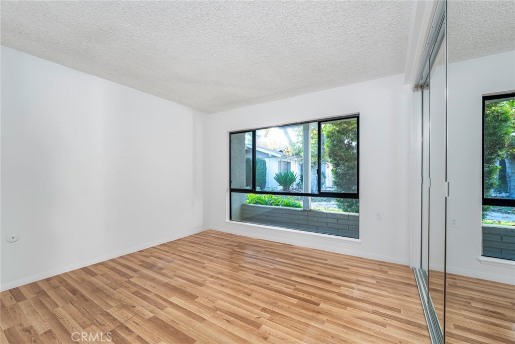 MLS #OC25256138 image #13