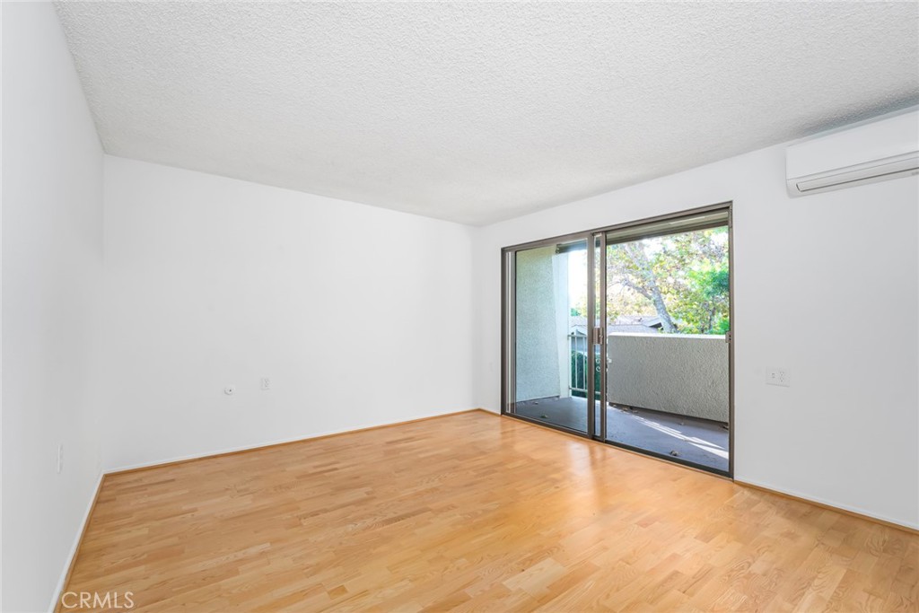 MLS #OC25256138 image #23