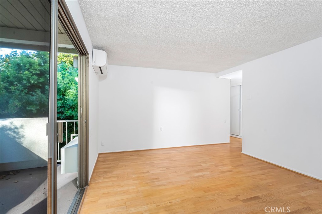 MLS #OC25256138 image #24