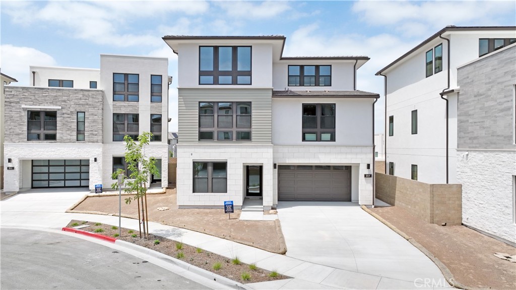 MLS #OC25256149 image #1