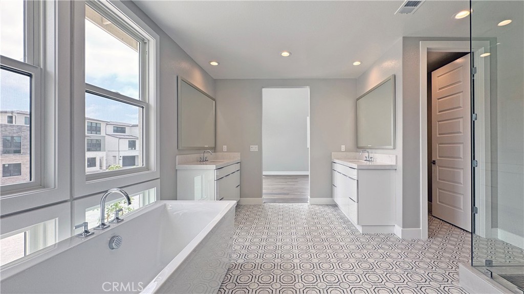 MLS #OC25256149 image #14