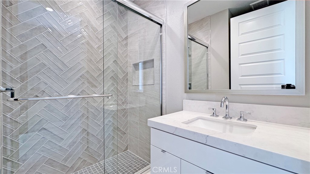 MLS #OC25256149 image #24