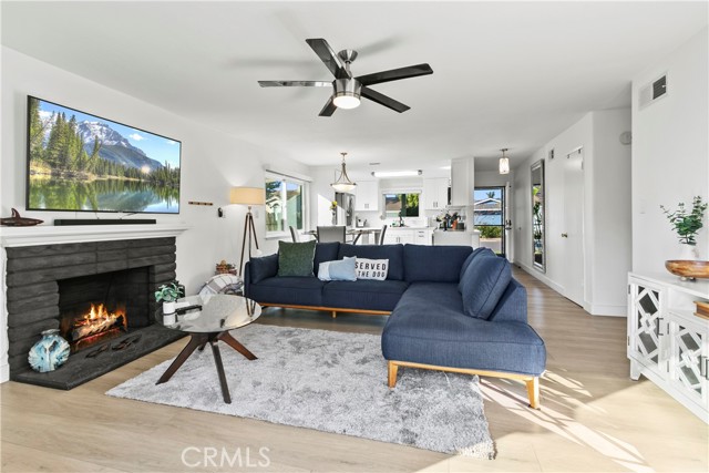 MLS #OC25256182 image #1