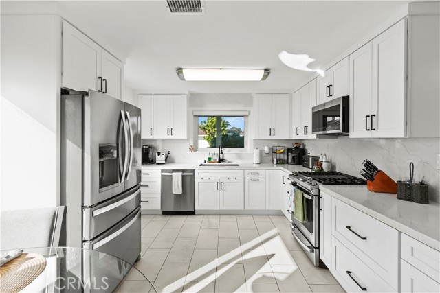 MLS #OC25256182 image #2