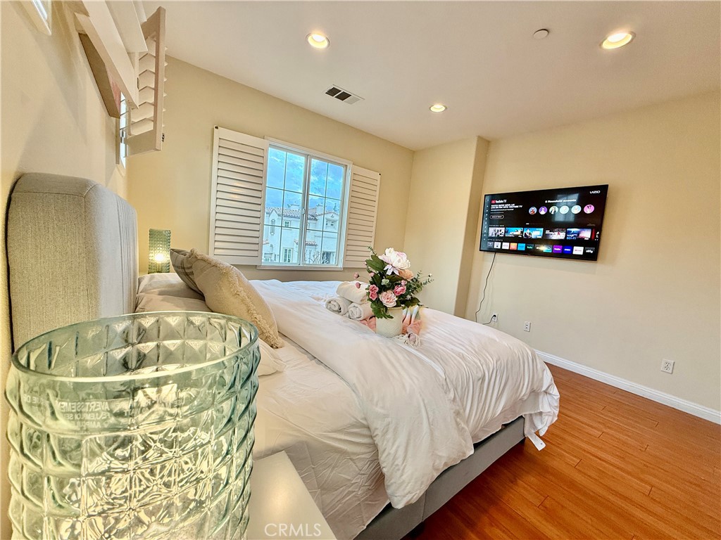 MLS #OC25256183 image #28