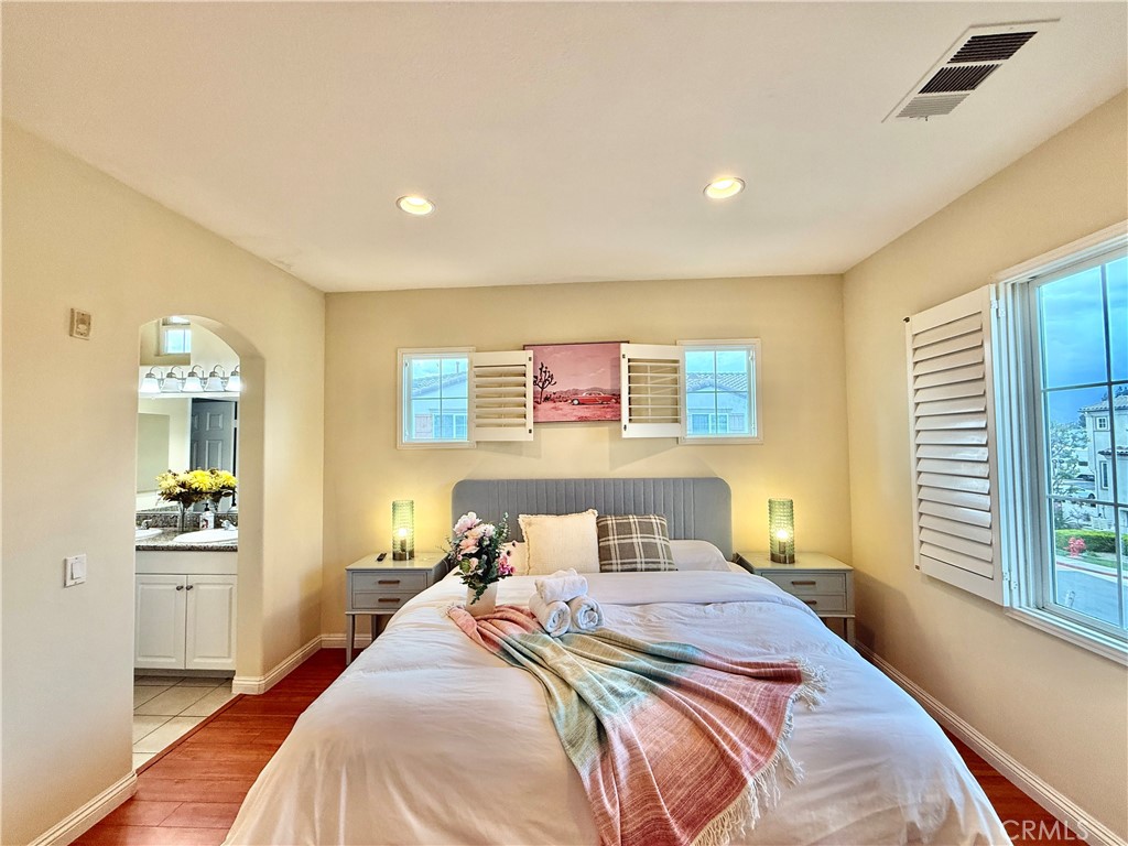 MLS #OC25256183 image #29