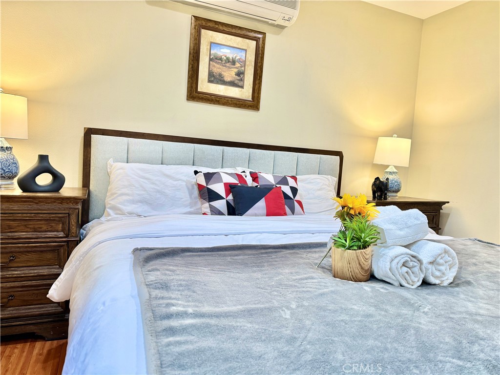 MLS #OC25256183 image #3