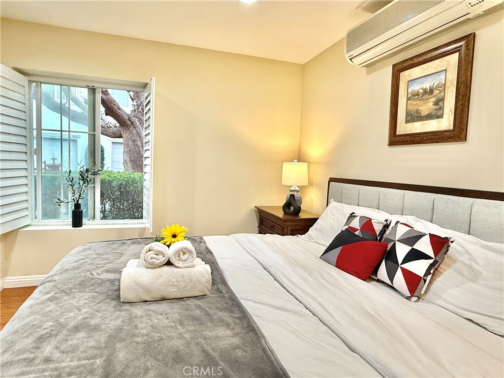 MLS #OC25256183 image #4