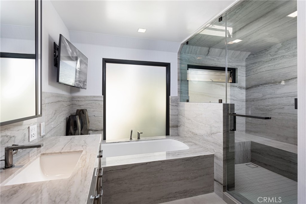 MLS #OC25256286 image #22