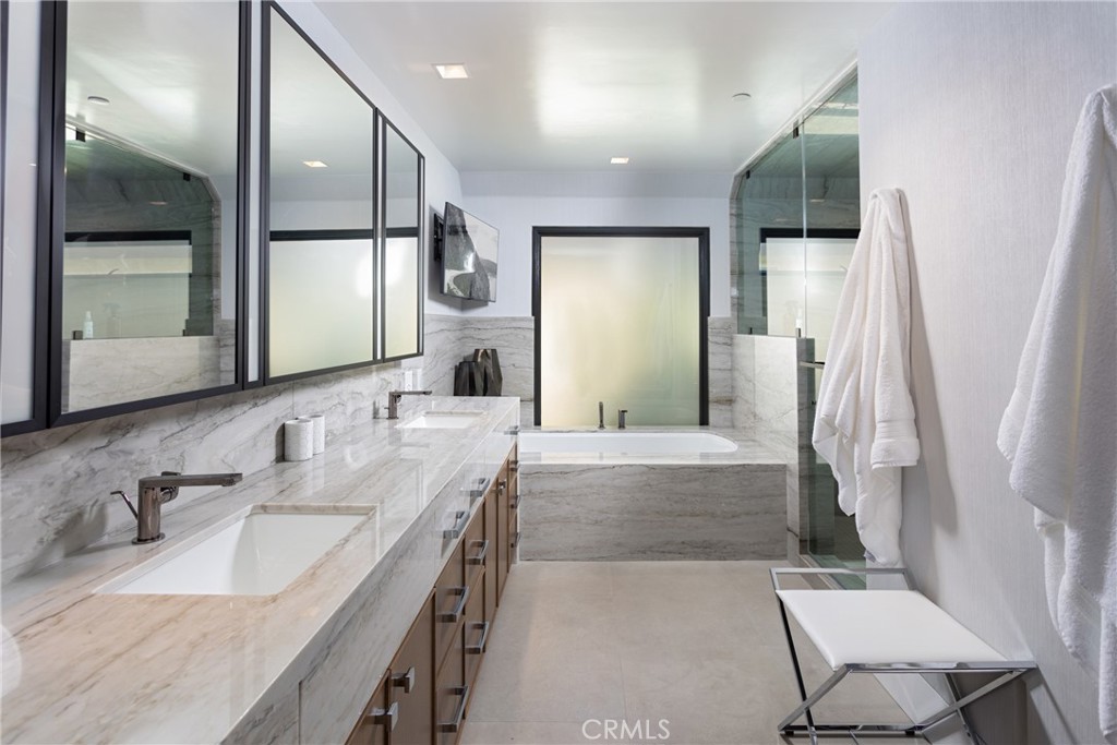 MLS #OC25256286 image #23