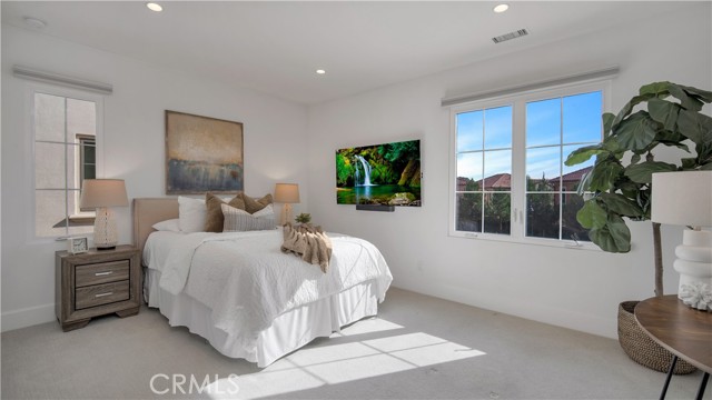 MLS #OC25256306 image #32