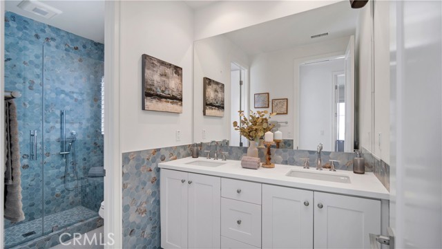 MLS #OC25256306 image #36