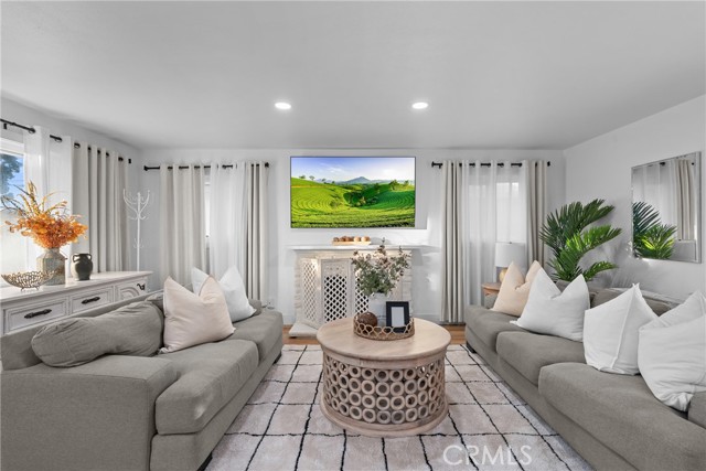 MLS #OC25256309 image #2