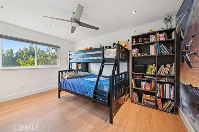 MLS #OC25256312 image #29