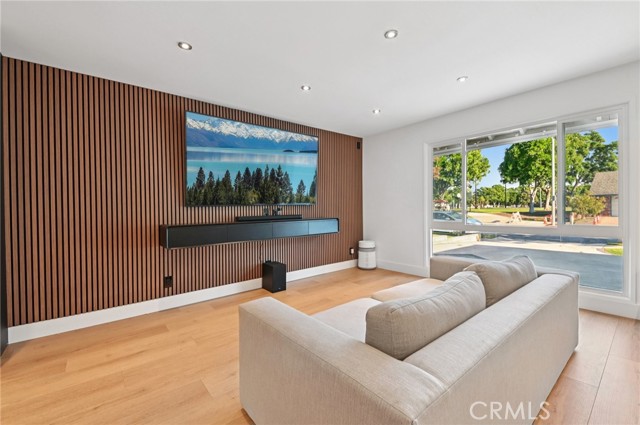 MLS #OC25256312 image #5