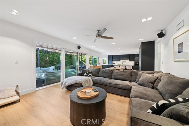 MLS #OC25256312 image #9