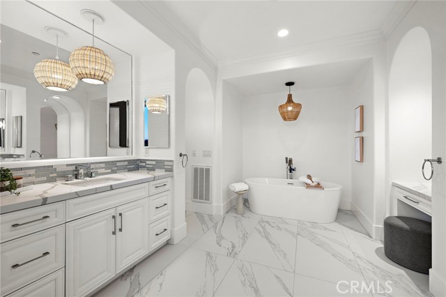 MLS #OC25256336 image #38