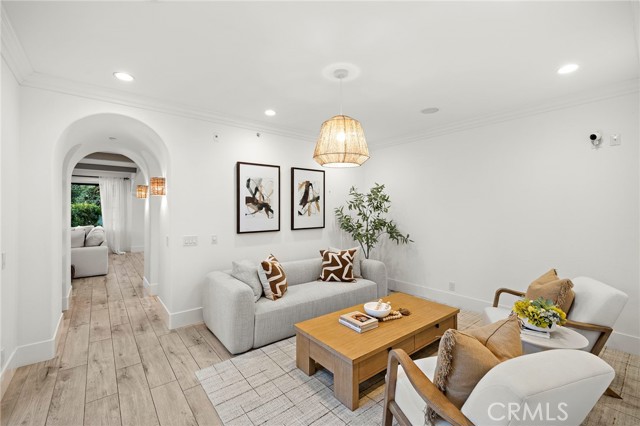 MLS #OC25256336 image #9