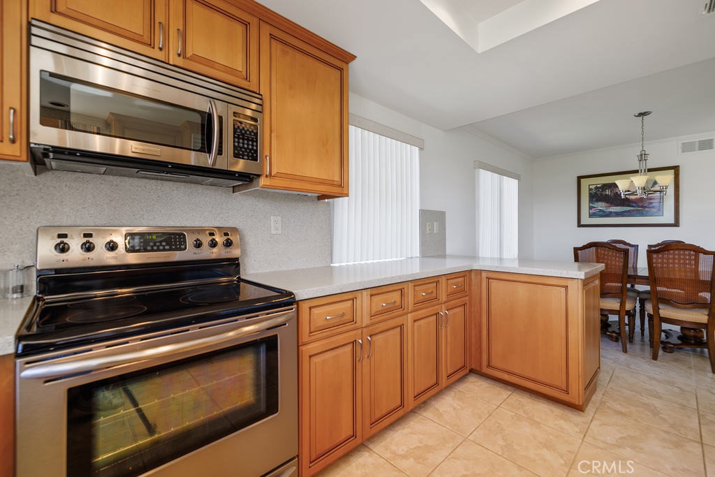 MLS #OC25256338 image #6