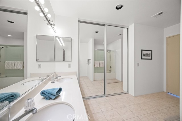 MLS #OC25256358 image #24