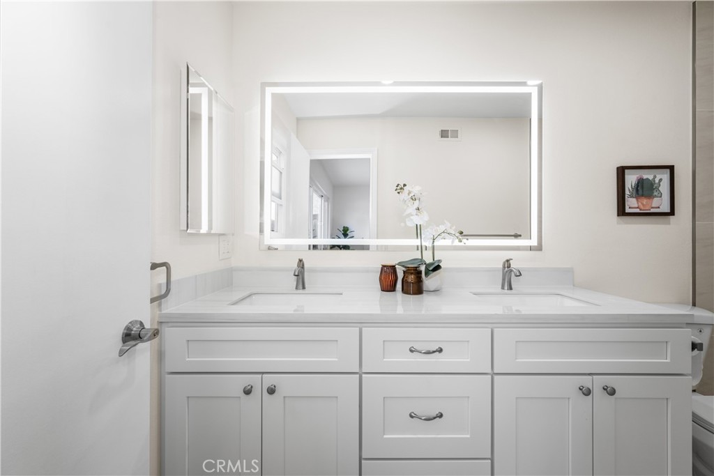 MLS #OC25256376 image #29