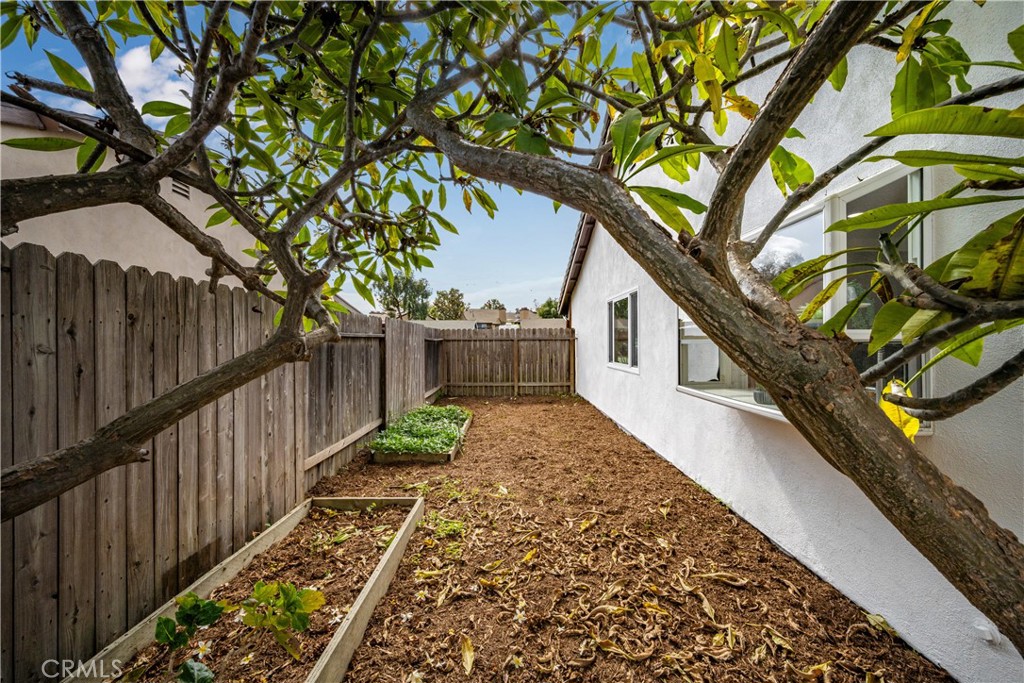 MLS #OC25256376 image #38