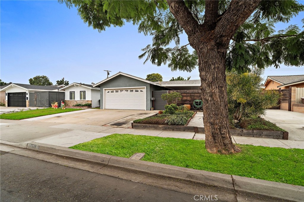 MLS #OC25256381 image #1