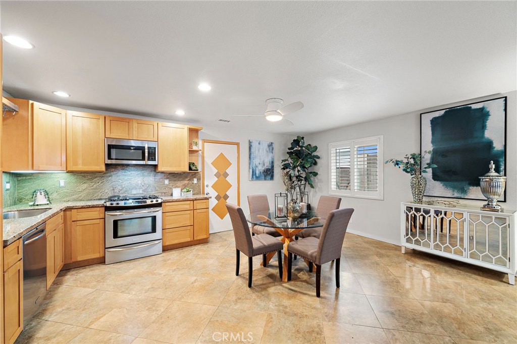 MLS #OC25256381 image #10