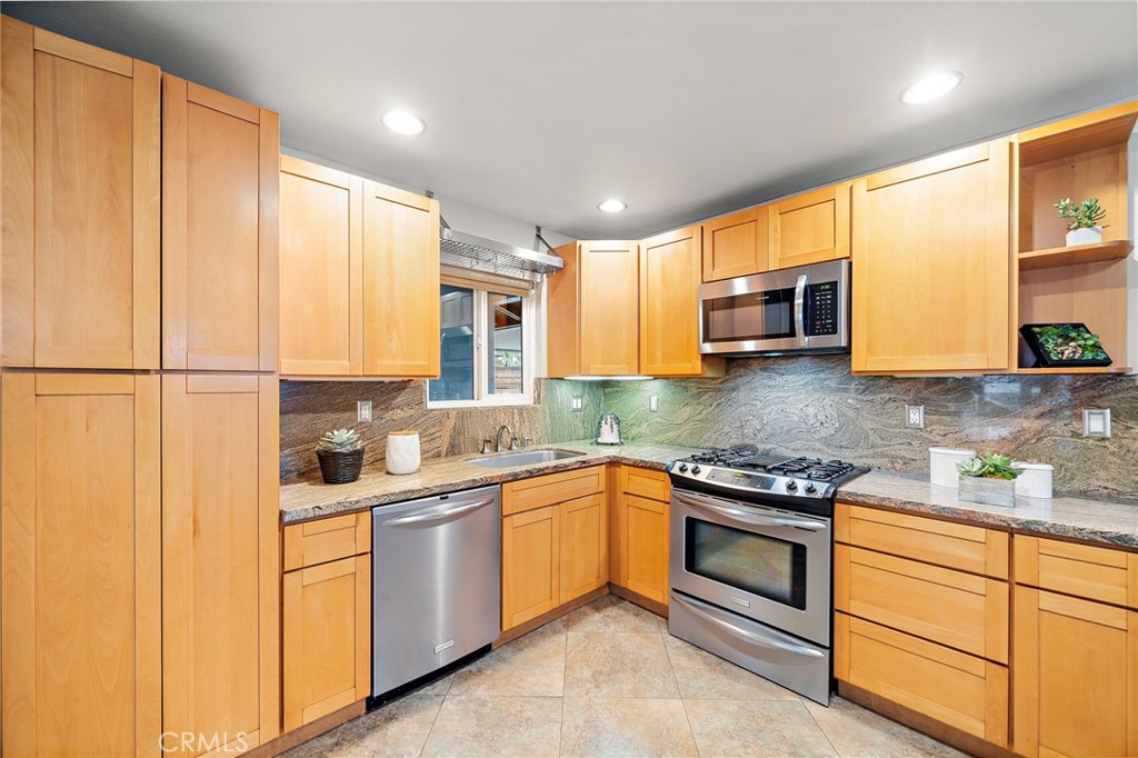 MLS #OC25256381 image #13