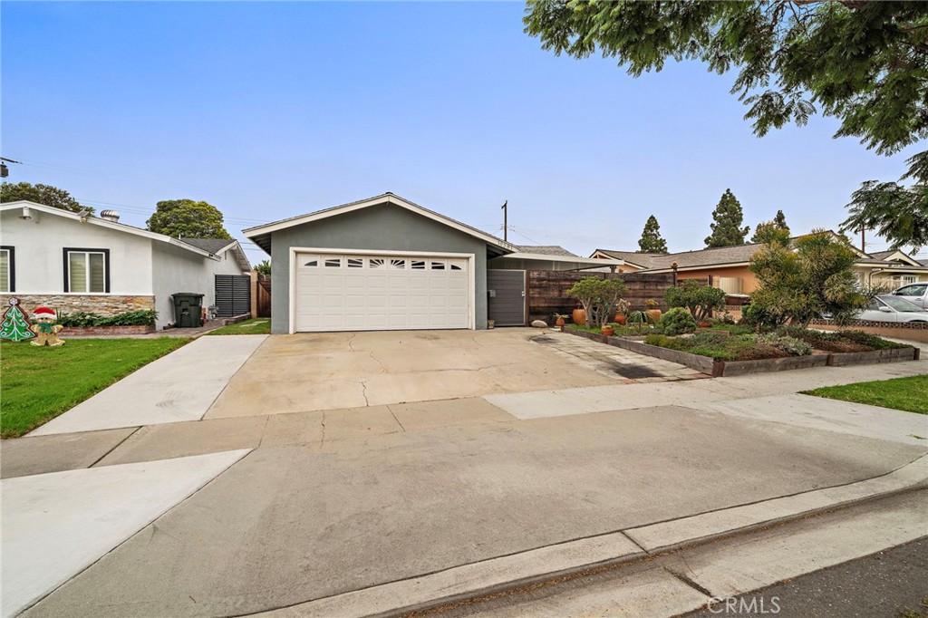 MLS #OC25256381 image #2