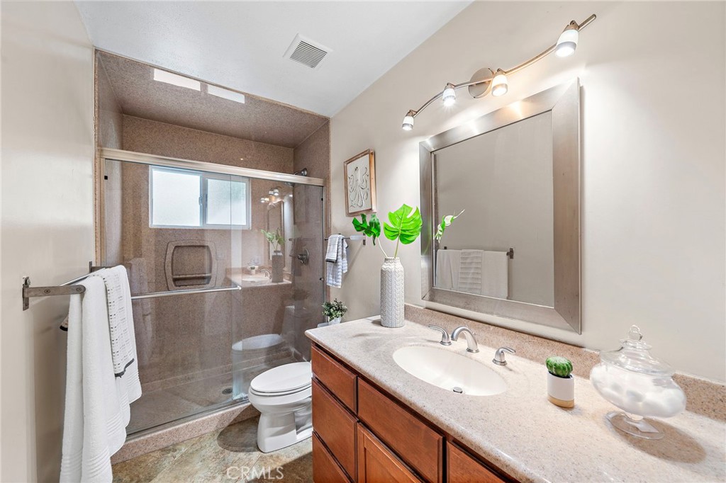 MLS #OC25256381 image #23