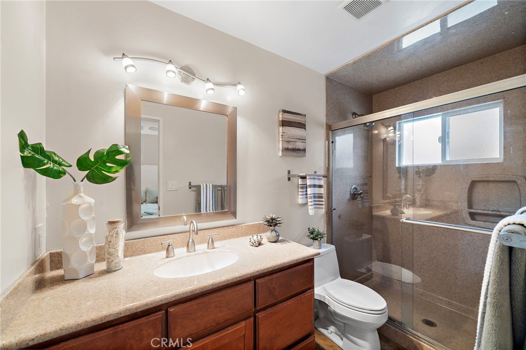 MLS #OC25256381 image #24